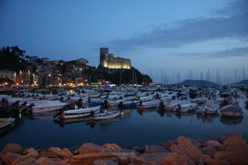 Hostal In Piazzetta Da Vasco