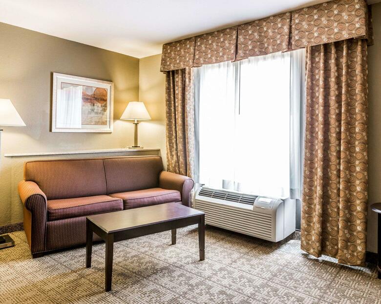 Hotel Comfort Suites Commerce