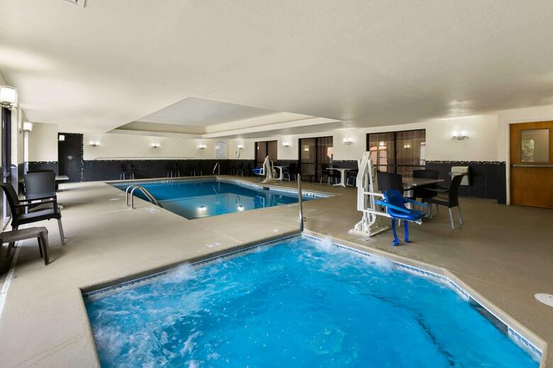 Hotel Comfort Suites Commerce