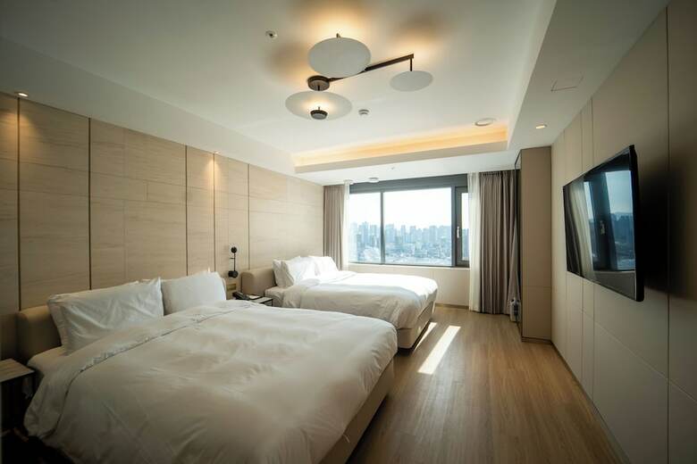 New Hilltop Hotel