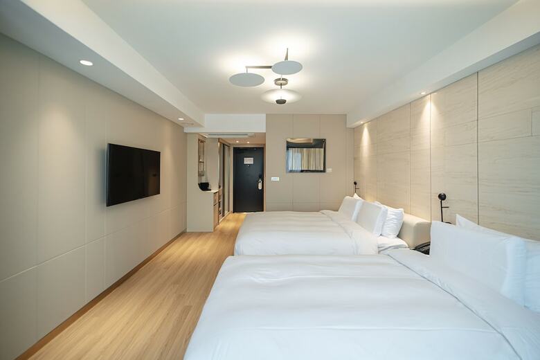 New Hilltop Hotel