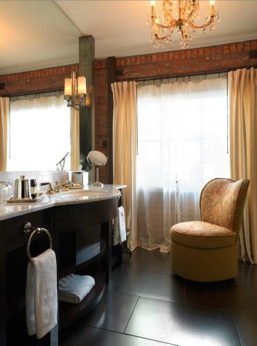 Granada Hotel & Bistro