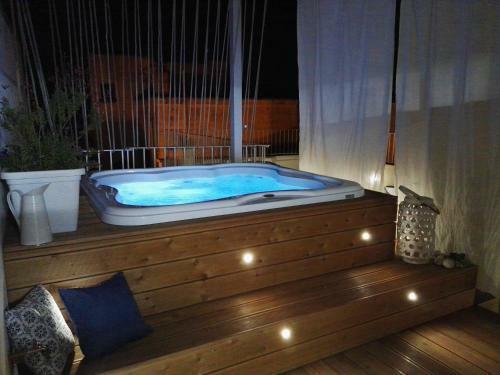 Hostal Vico Degli Ebrei - Rooms & Suite - Jacuzzi Spa -