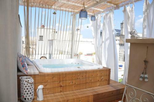 Hostal Vico Degli Ebrei - Rooms & Suite - Jacuzzi Spa -
