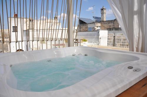 Hostal Vico Degli Ebrei - Rooms & Suite - Jacuzzi Spa -