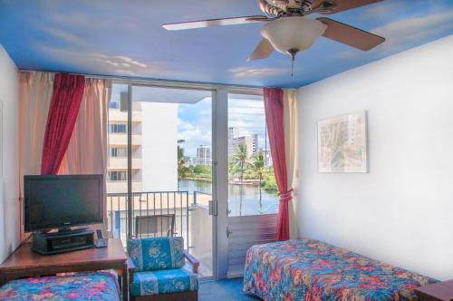 Holiday Surf Hotel
