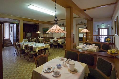 Hostal Hotel Sch�tz