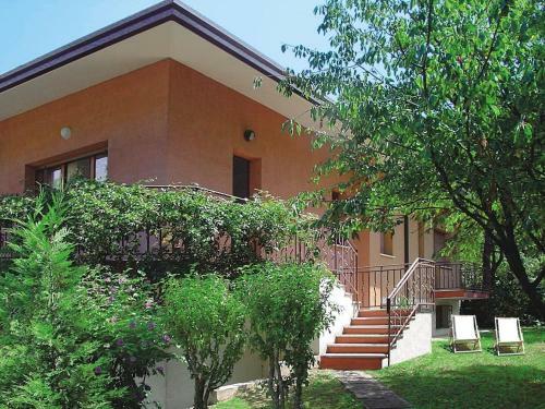 Spacious Three-room Apartment On The Ground Floor With Garden