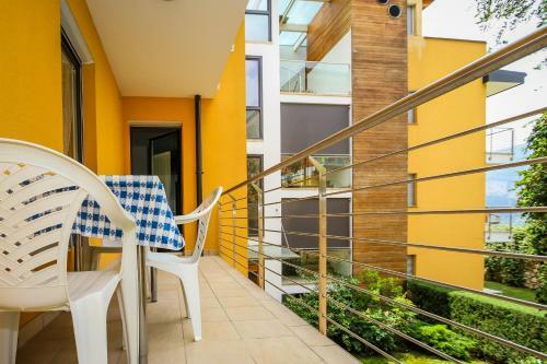 Lake View Apartment