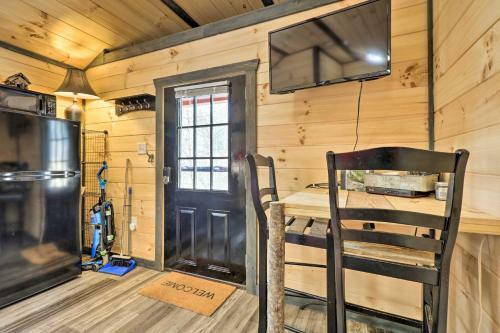 Charming Tiny Cabin With Fire Pit And Mtn Views!