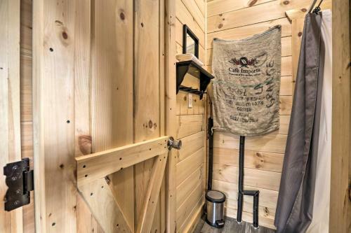 Charming Tiny Cabin With Fire Pit And Mtn Views!