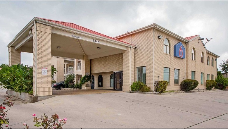 Motel 6 San Antonio - Fiesta Trails