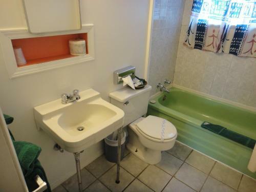 Airport Inn Motel & Rv Park