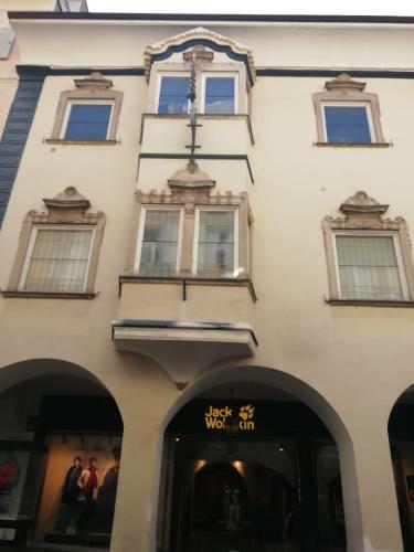 City Apartment 221