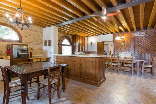Hostal Medieval Palace - Private Luxurious Suite - Per La Dolce Vita