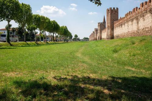 Hostal Medieval Palace - Private Luxurious Suite - Per La Dolce Vita