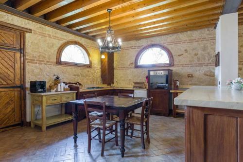 Hostal Medieval Palace - Private Luxurious Suite - Per La Dolce Vita