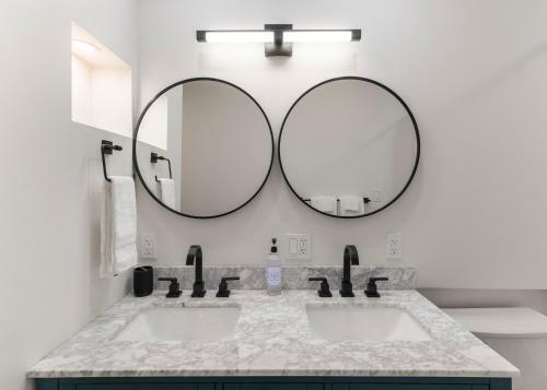 Big By Ark, Historic Simmons Estate Sleeps 22