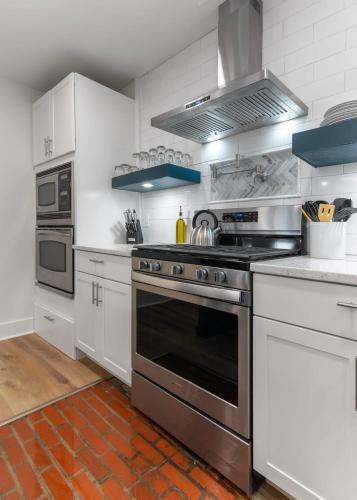 Big By Ark, Historic Simmons Estate Sleeps 22