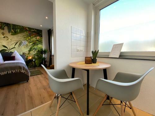 Urban Jungle Apartment In Kassel + Netflix