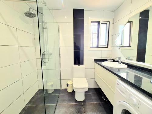 Sunrise Sea Views Eco Apartment With Swimming Pool