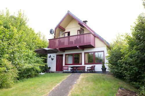 Ferienhaus Am See Im Bergland "schmetterling"