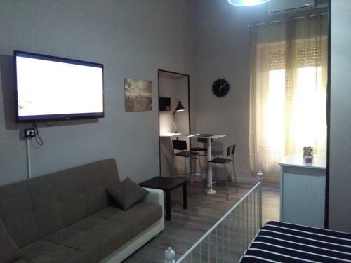 Hostal Meridional Station