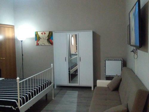 Hostal Meridional Station