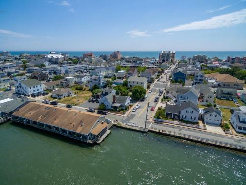Sunset Getaway B - Large Townhouse Short Walk From Boardwalk And Beach