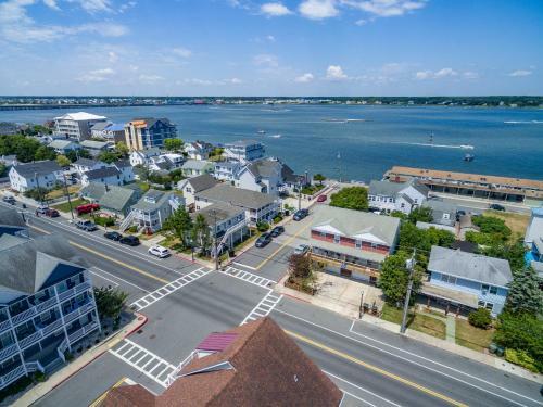 Sunset Getaway B - Large Townhouse Short Walk From Boardwalk And Beach
