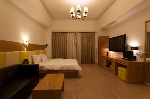 J-top Hotel