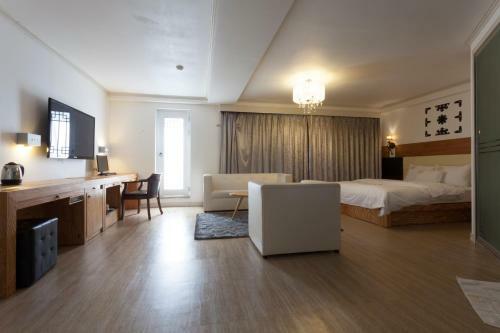 J-top Hotel
