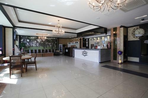 J-top Hotel