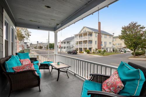 The Shore Cottage & Porch Life