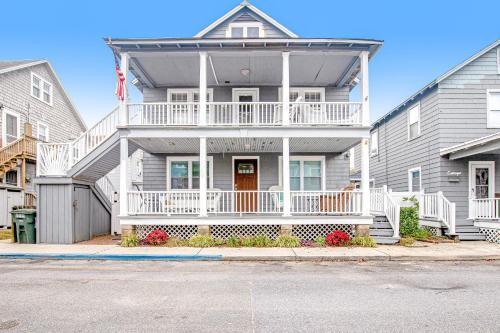 The Shore Cottage & Porch Life