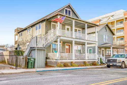 The Shore Cottage & Porch Life