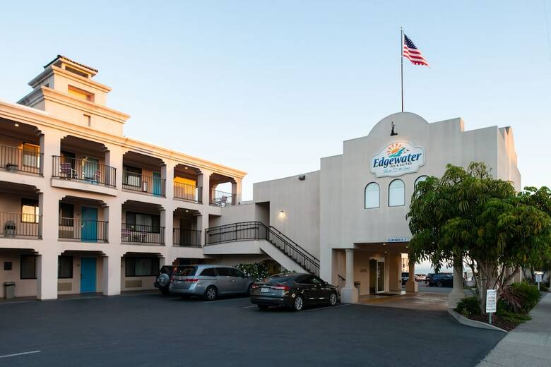Hotel Edgewater Inn And Suites