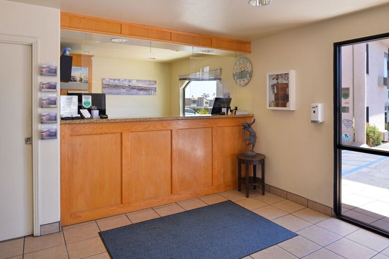 Hotel Edgewater Inn And Suites