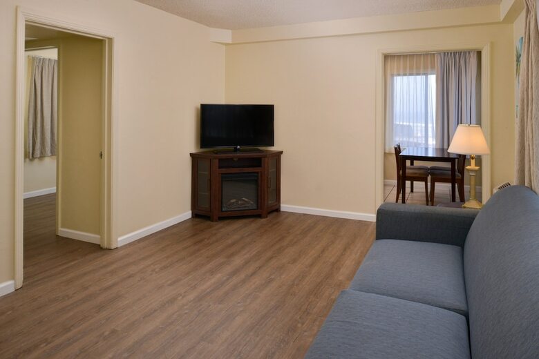 Hotel Edgewater Inn And Suites
