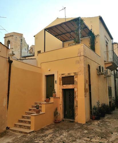 Casa Indipendente Con Terrazzo Nel Centro Storico Di Noto