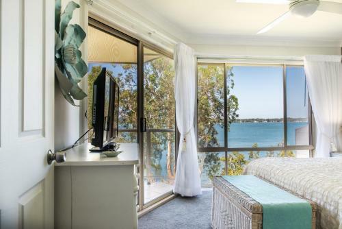 Anne's Waterfront Haven B&B