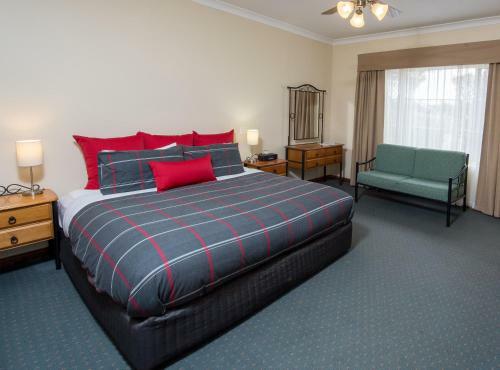 John Pirie Motor Inn
