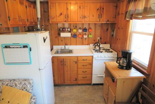 2 Minute Walk To Beach, Cape Cod Escape