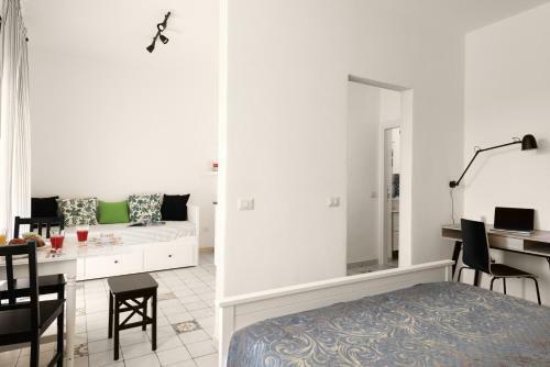 Hostal Altr� Guest House