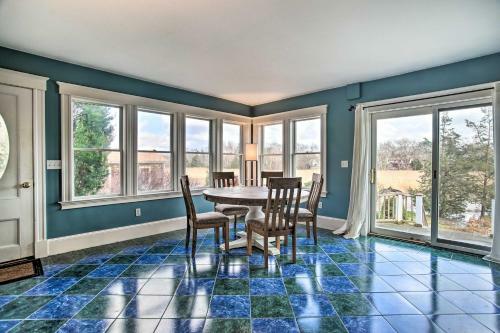 Riverfront Kingston Home With Deck And Fire Pit!