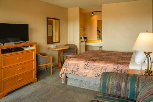 Thunderbird Motor Inn