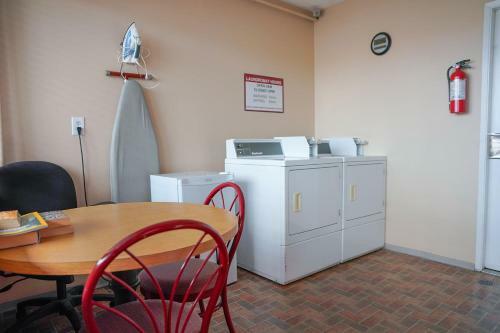 Thunderbird Motor Inn