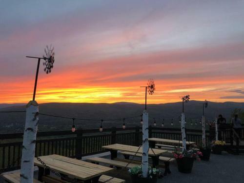 The Mohawk Cabin @ Wigwam Western Summit
