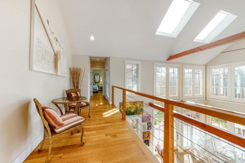 Oak Bluff Bungalow