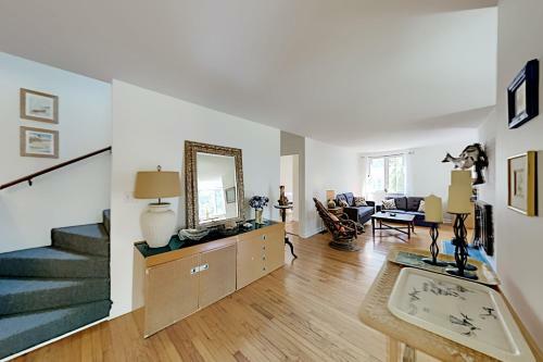 Oak Leaf Cape Cottage